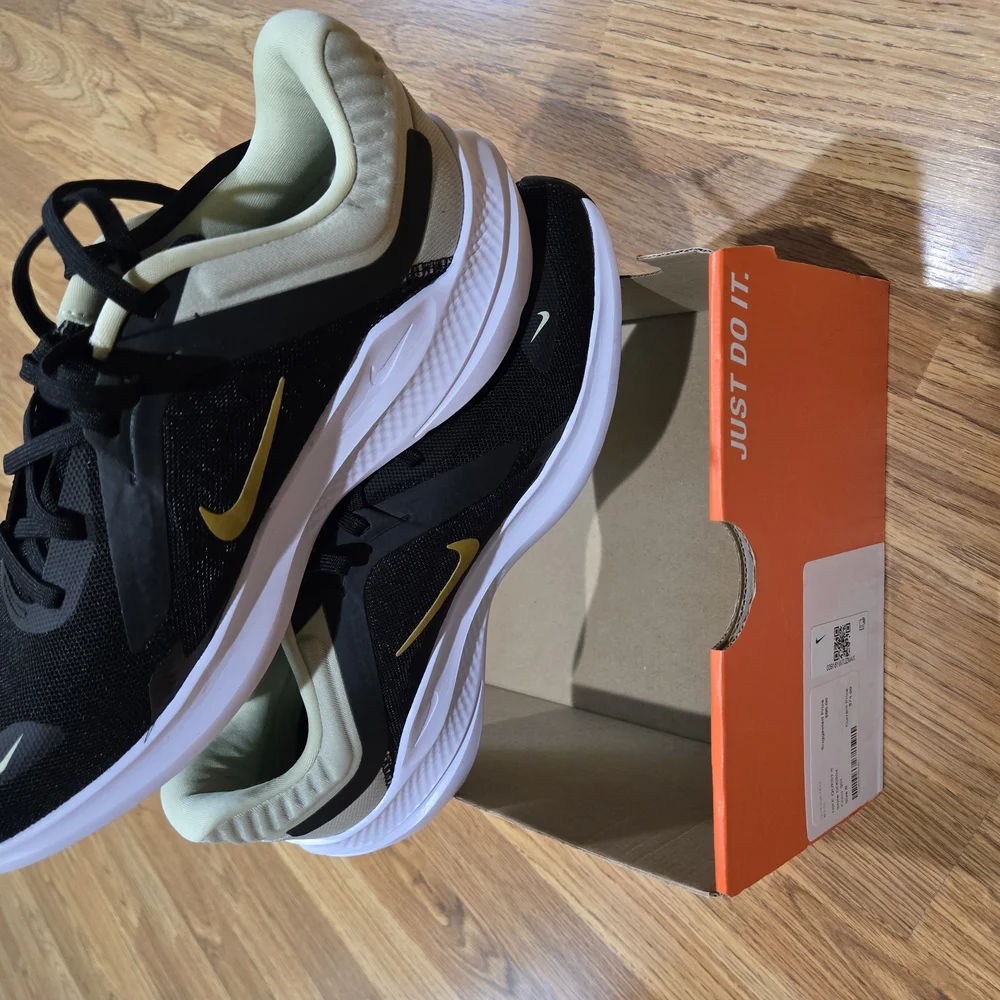 Nike Black and Gold Sneakers - Picture 3 of 4